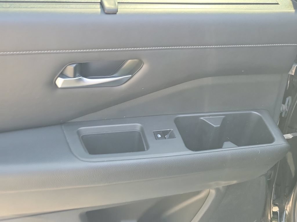 Used 2022 Nissan Pathfinder SL AWD/4WD image 11