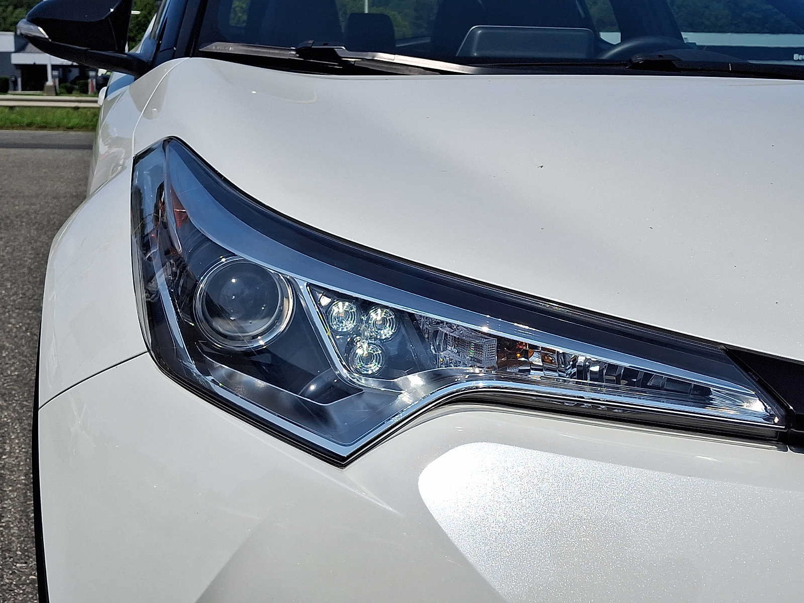 Used 2019 Toyota C-HR Limited FWD image 9