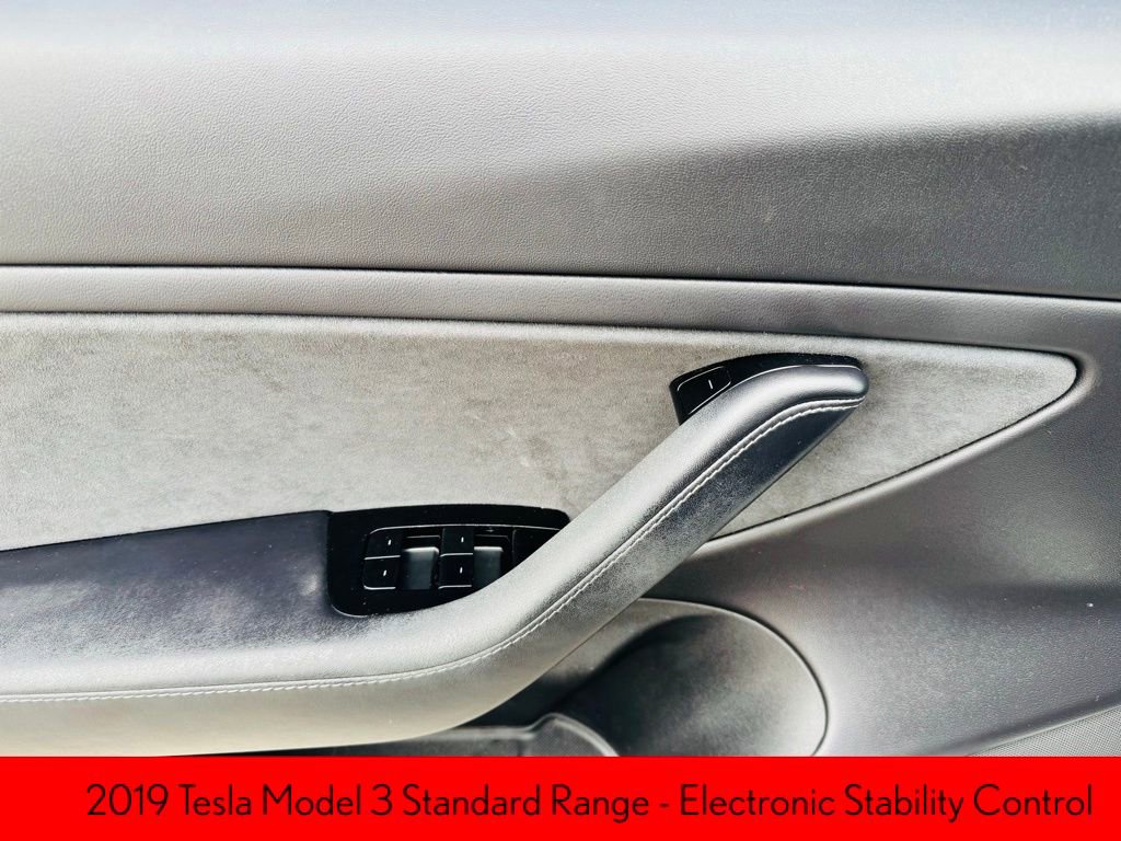 Used 2019 Tesla Model 3 Standard Range image 9