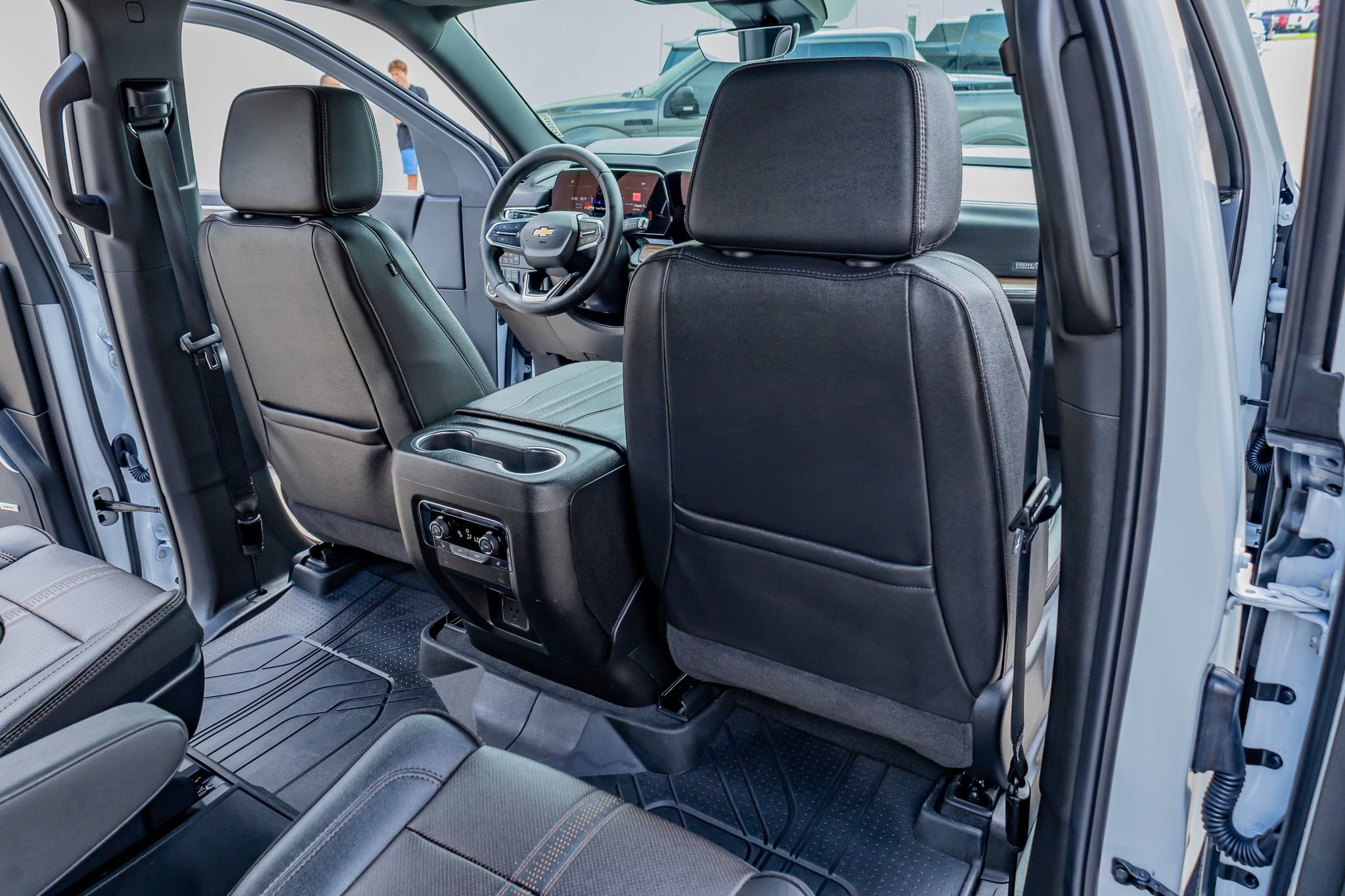 Used 2026 Chevrolet Suburban High Country AWD/4WD image 32