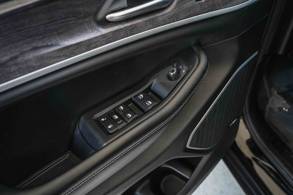 Used 2023 Jeep Grand Cherokee 4WD 4xe w/ Luxury Tech Group II image 20