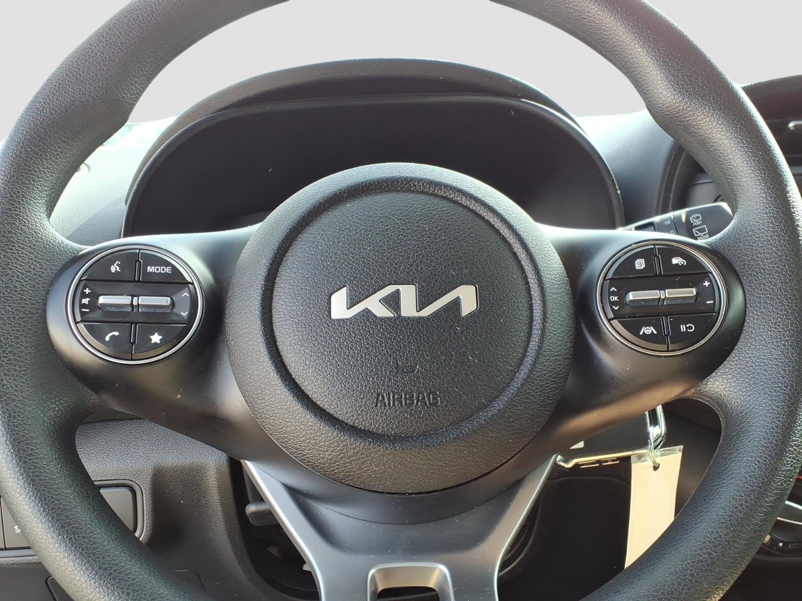 Used 2025 Kia Soul LX w/ LX Technology Package FWD image 18