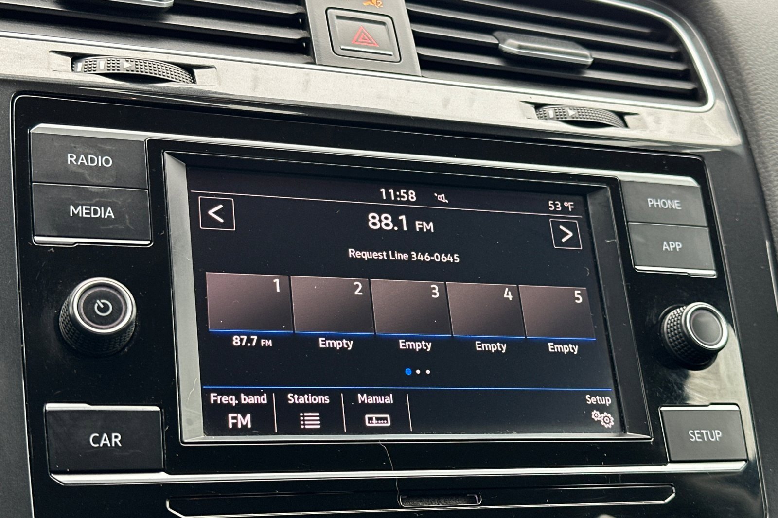 Used 2018 Volkswagen Golf S image 19