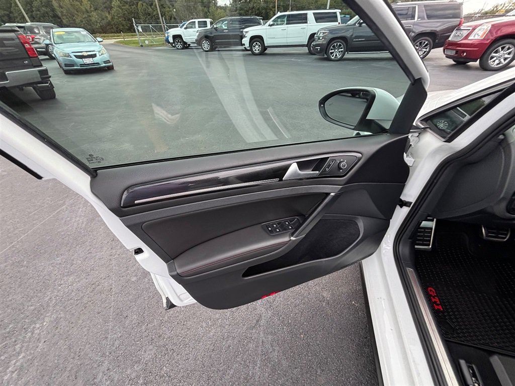 Used 2016 Volkswagen GTI Autobahn w/ Driver Assistance Package FWD image 11