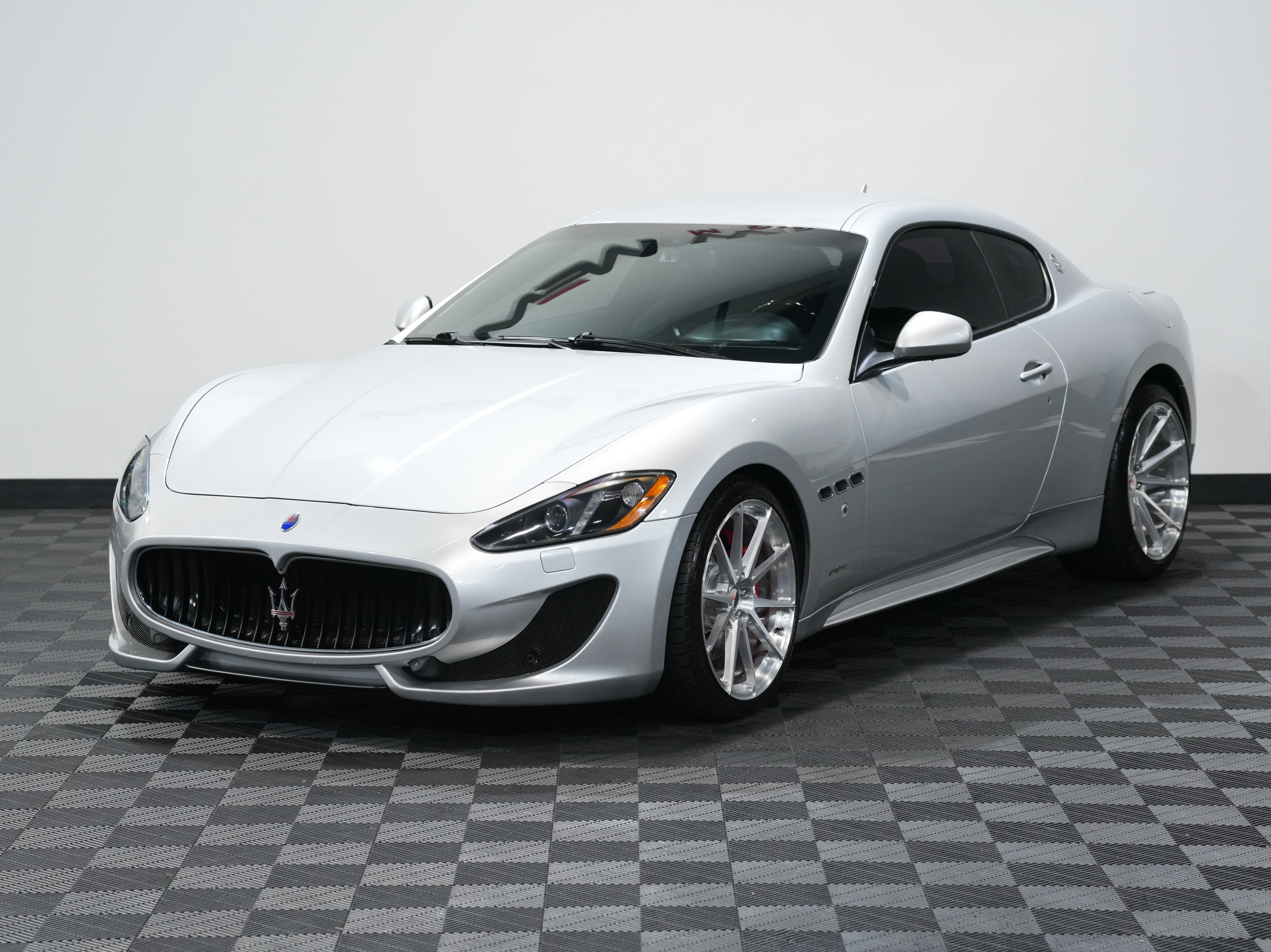 Used 2015 Maserati GranTurismo Sport image 3