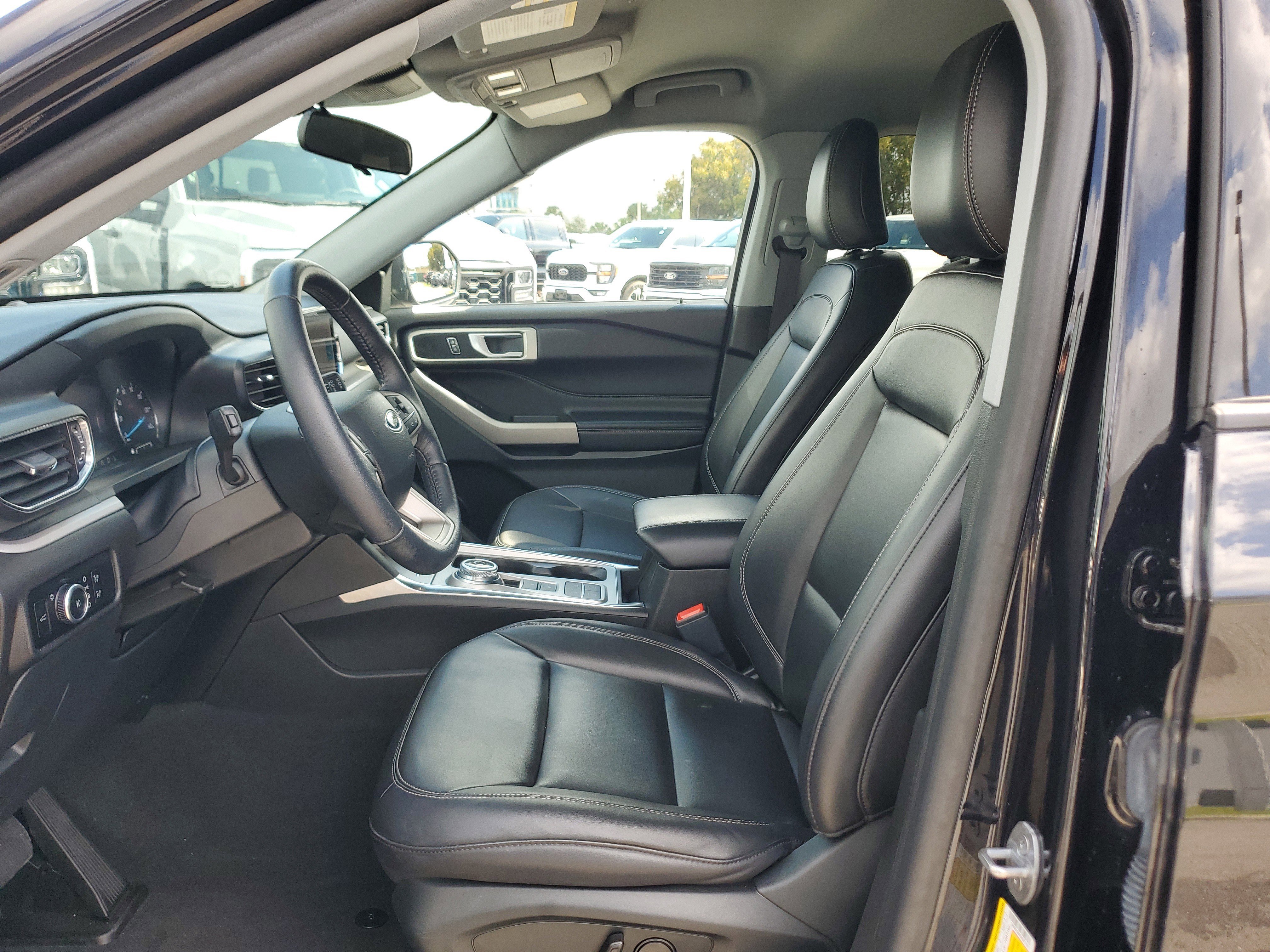 Used 2023 Ford Explorer XLT w/ Equipment Group 202A image 10