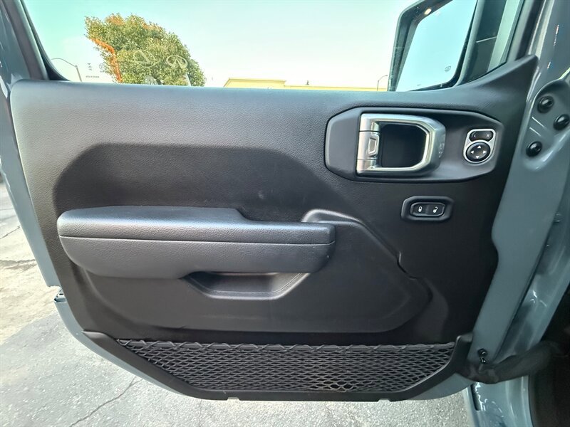 Used 2025 Jeep Wrangler Unlimited Sport AWD/4WD image 13