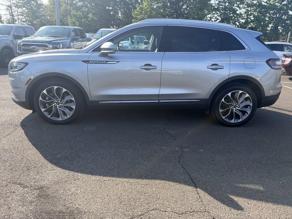 Certified 2022 Lincoln Nautilus Reserve AWD/4WD image 2
