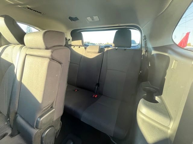 Used 2024 Toyota Highlander LE AWD/4WD image 28