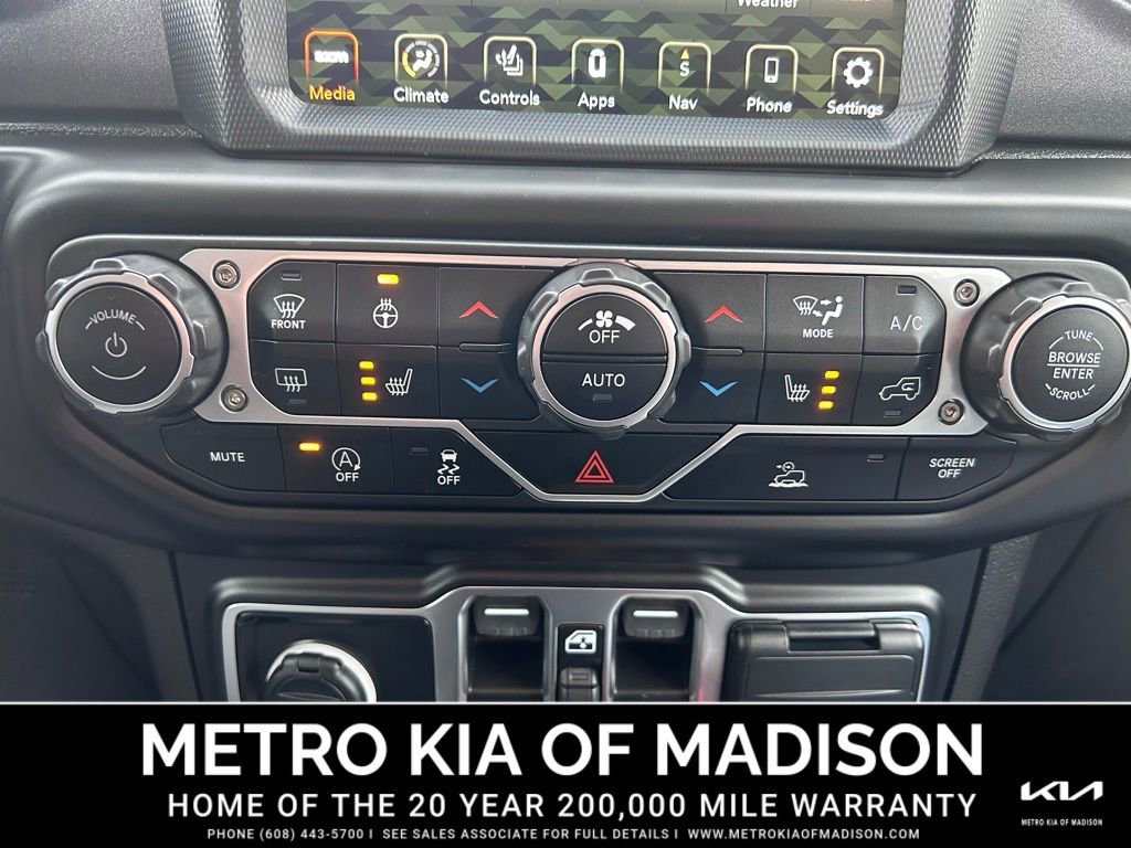 Used 2023 Jeep Gladiator Mojave w/ Cold Weather Group image 25