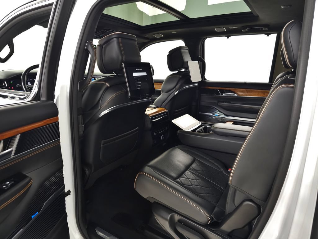 Used 2022 Jeep Grand Wagoneer Series III w/ Rear Seat Video Group 1 AWD/4WD image 49