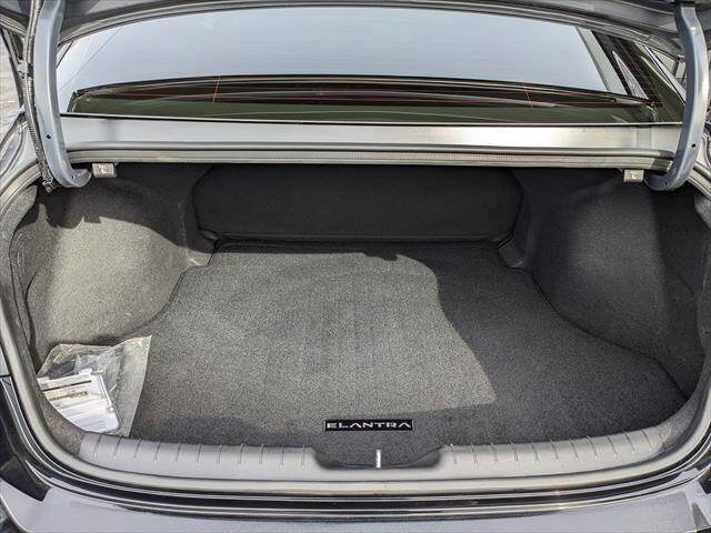 Used 2025 Hyundai Elantra Sport image 14