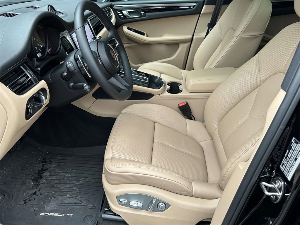 Used 2025 Porsche Macan image 18