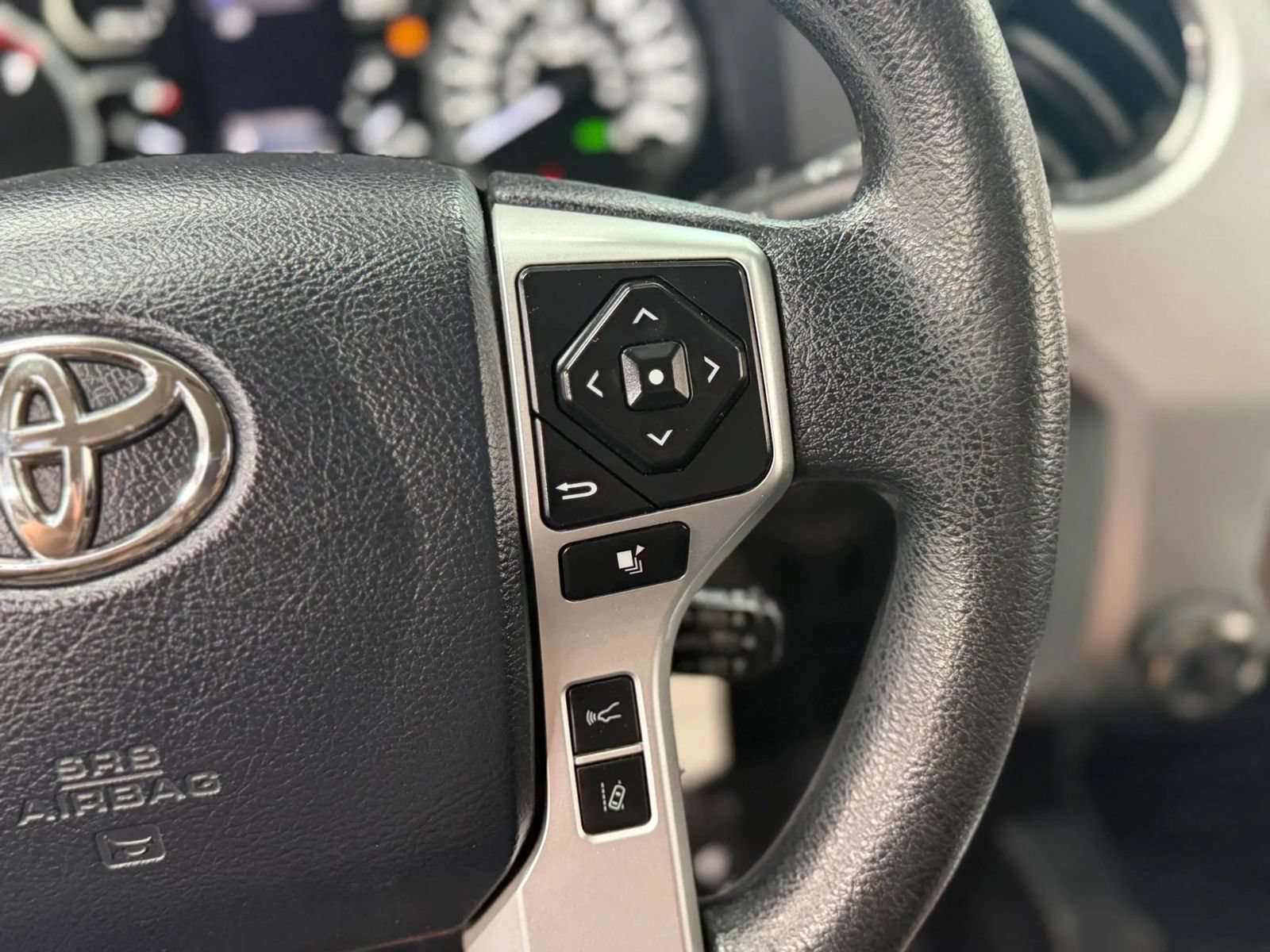 Used 2018 Toyota Tundra SR5 w/ SR5 Upgrade Package AWD/4WD image 25