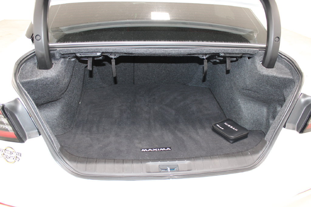 Used 2023 Nissan Maxima SR w/ Sport Mat Group FWD image 16