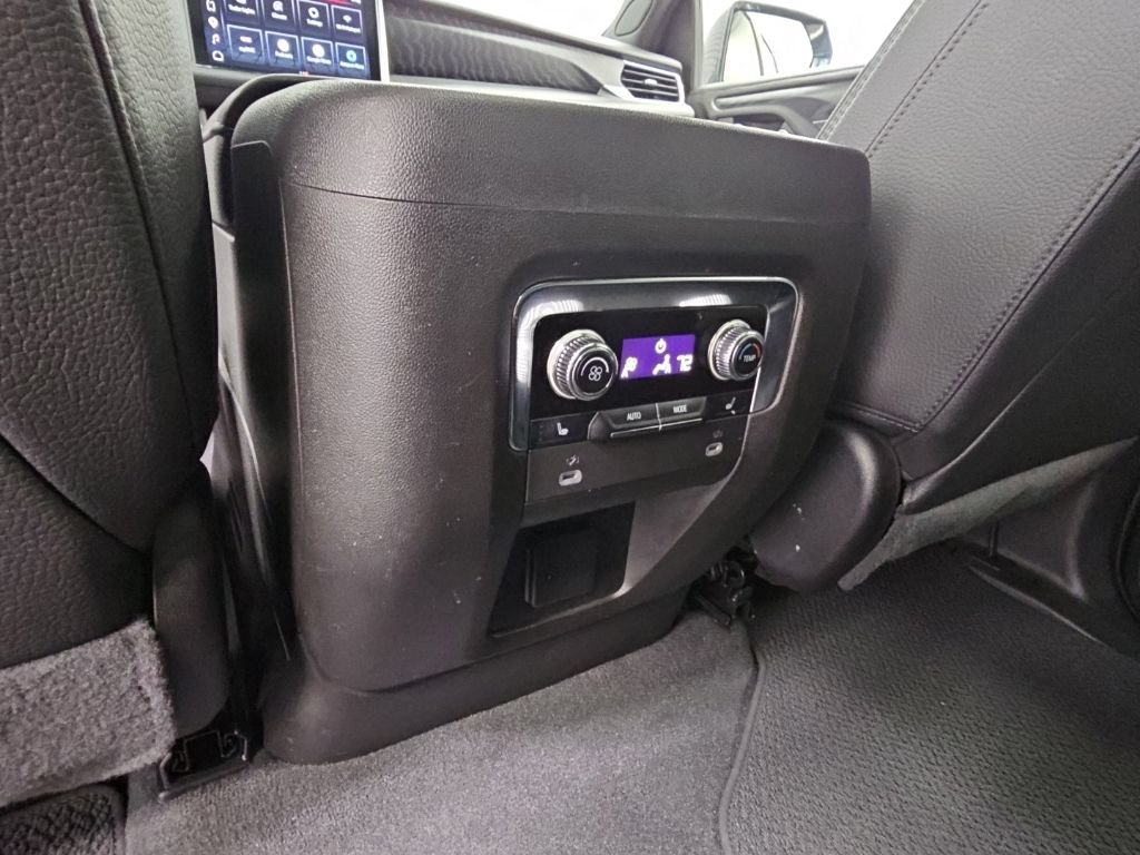 Used 2023 GMC Yukon XL Denali AWD/4WD image 36
