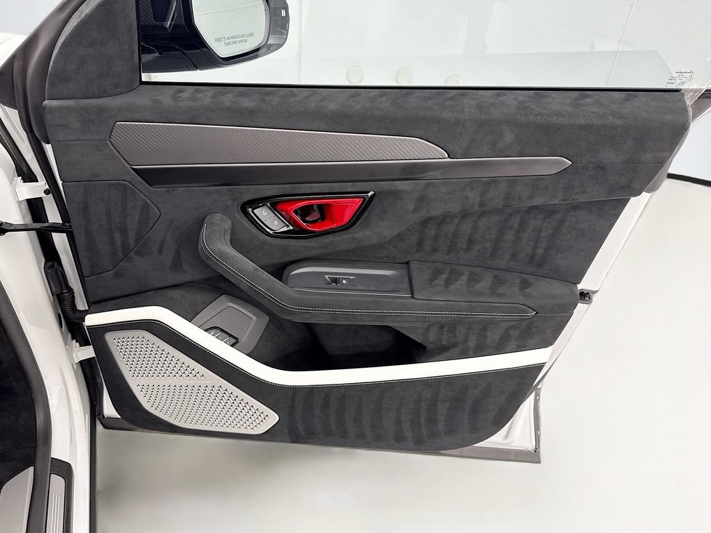 Used 2023 Lamborghini Urus Performante AWD/4WD image 24