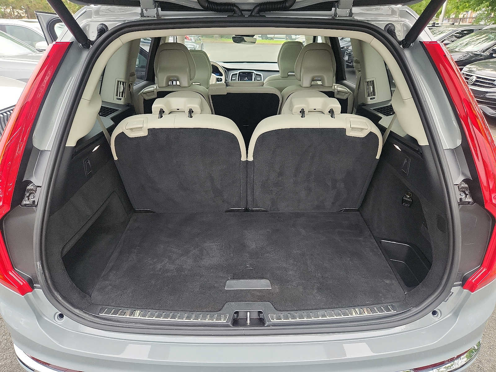 Certified 2025 Volvo XC90 T8 Plus w/ Protection Package AWD/4WD image 27
