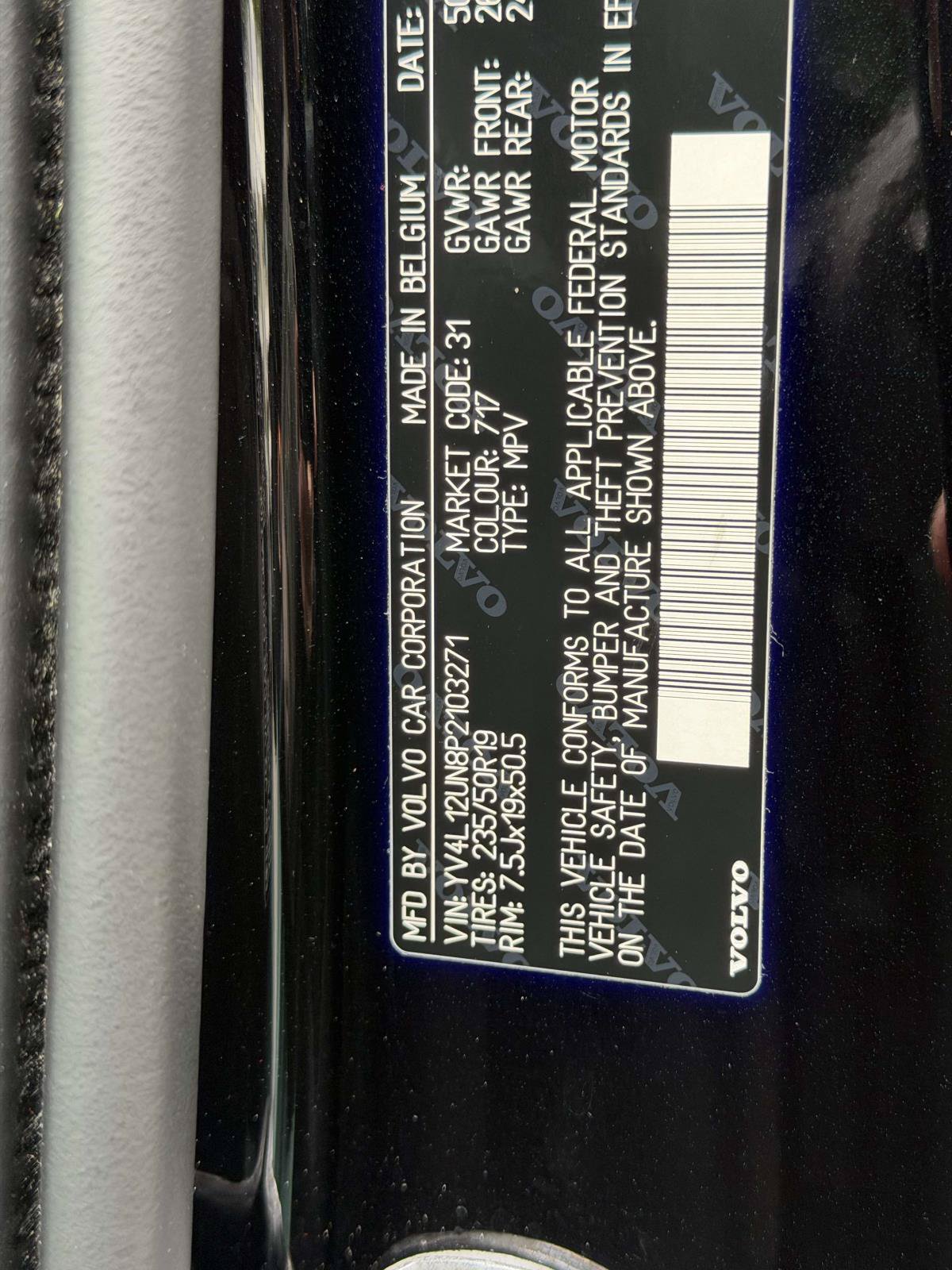 Certified 2023 Volvo XC40 B5 Plus w/ Protection Package Premier AWD/4WD image 17