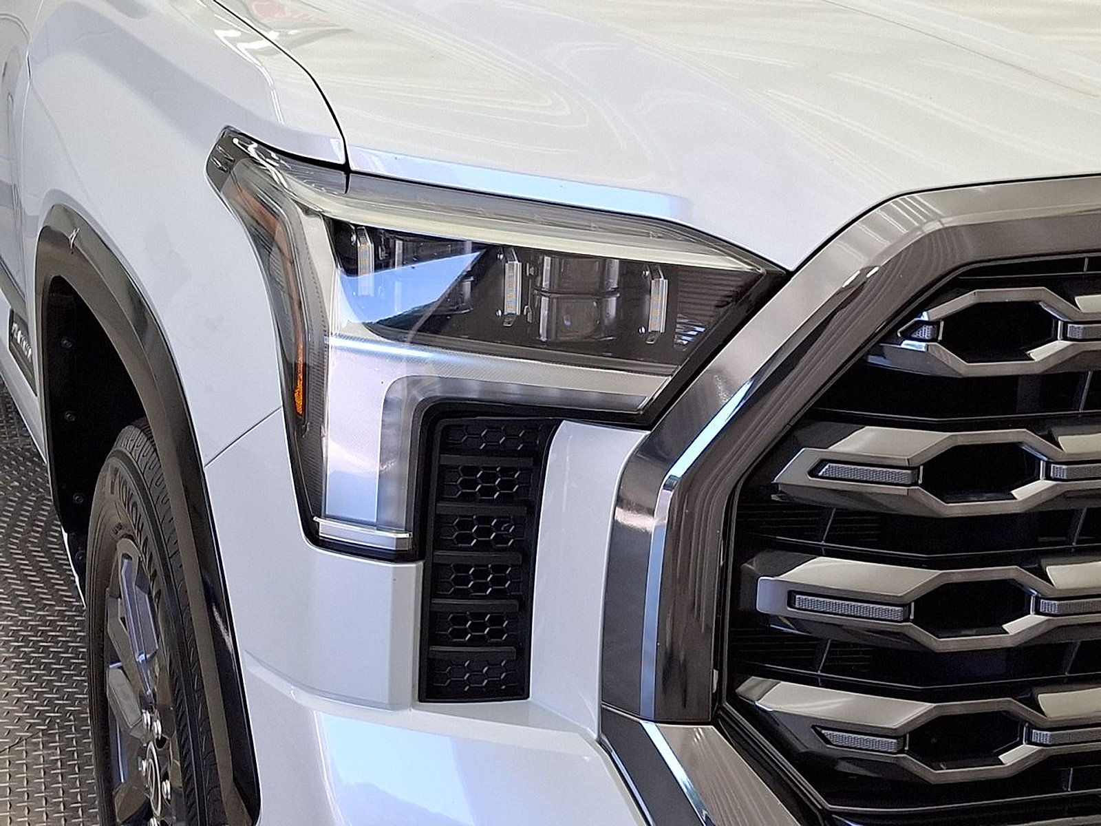Used 2022 Toyota Tundra Platinum w/ Advanced Package AWD/4WD image 32