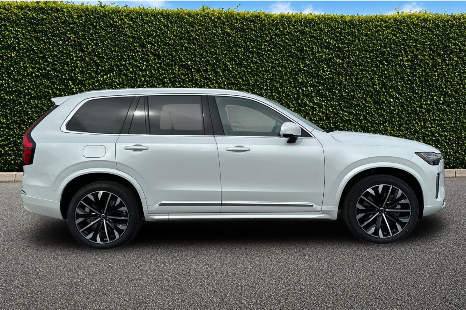 New 2025 Volvo XC90 T8 Plus w/ Protection Package Premier AWD/4WD image 7