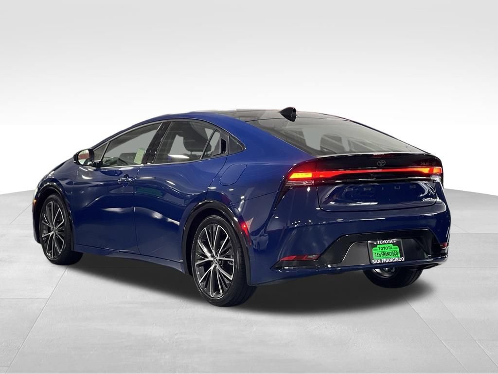 Certified 2023 Toyota Prius XLE FWD image 3