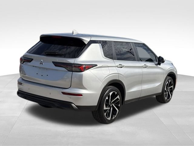 Used 2025 Mitsubishi Outlander ES FWD image 4