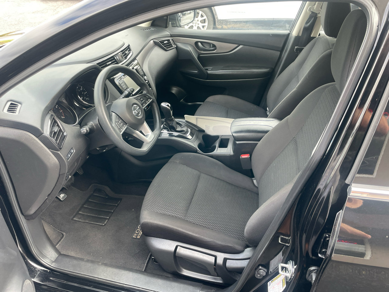 Used 2022 Nissan Rogue Sport S image 22