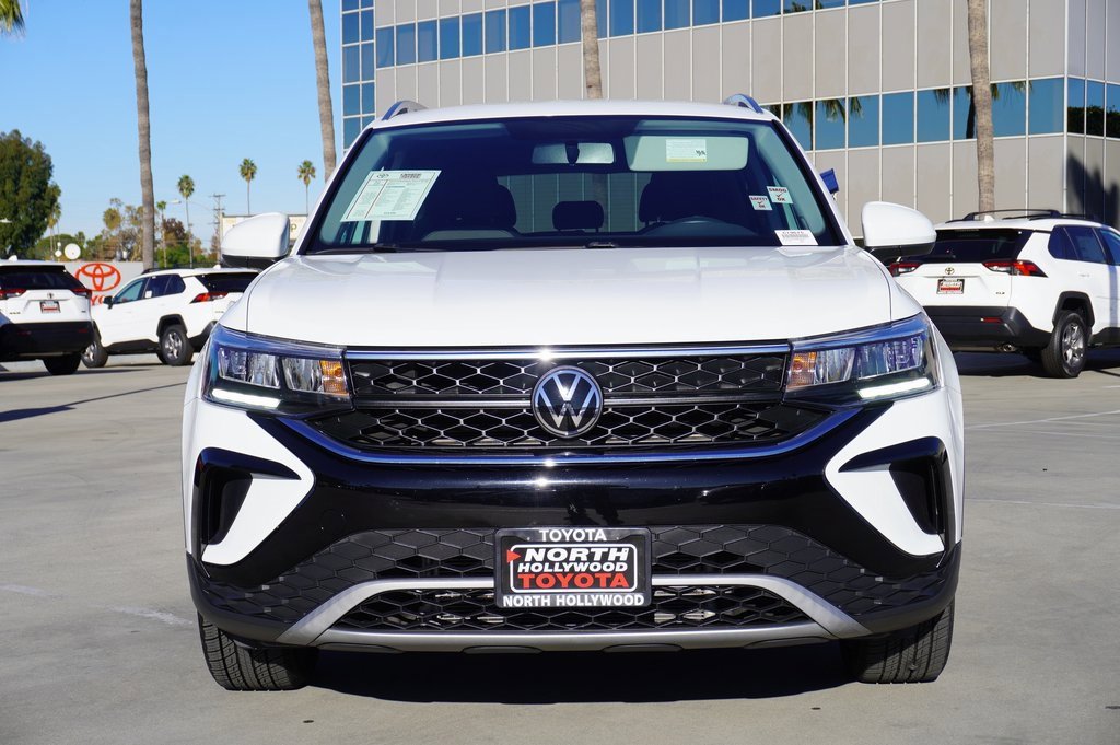 Used 2022 Volkswagen Taos SE image 3