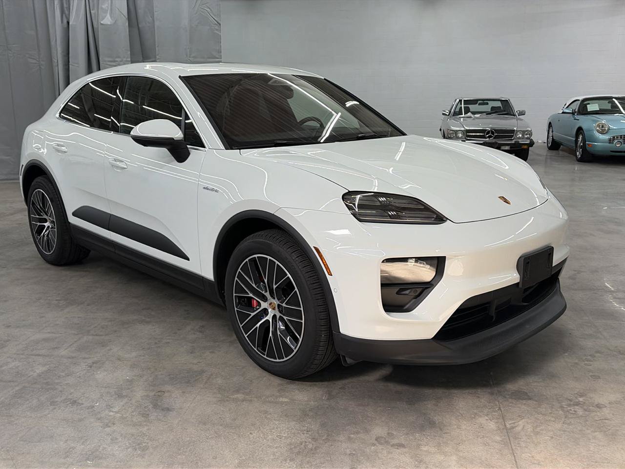 Used 2025 Porsche Macan 4S Electric w/ Premium Package AWD/4WD image 4