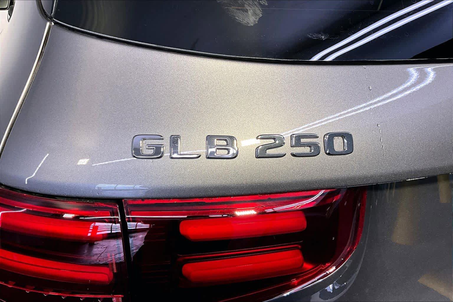 New 2026 Mercedes-Benz GLB 250 4MATIC image 6