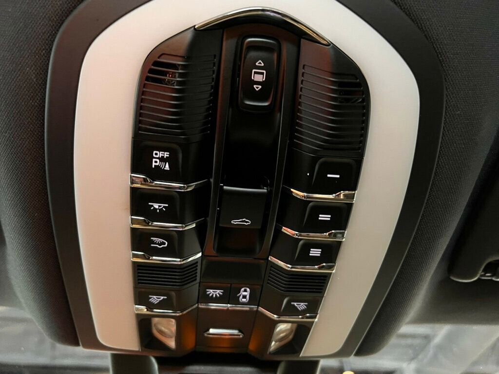 Used 2018 Porsche Macan image 21