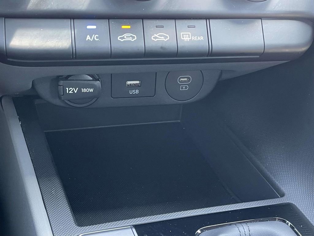 Certified 2024 Hyundai Elantra SE FWD image 17