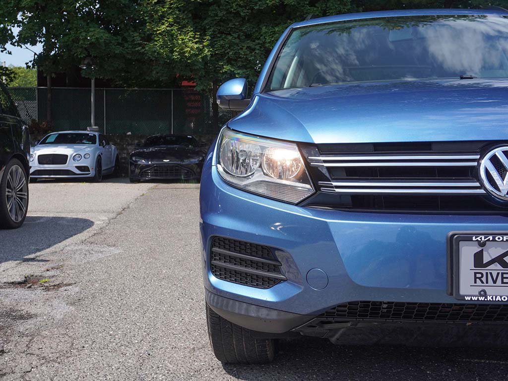 Used 2018 Volkswagen Tiguan Limited w/ Premium Package AWD/4WD image 10