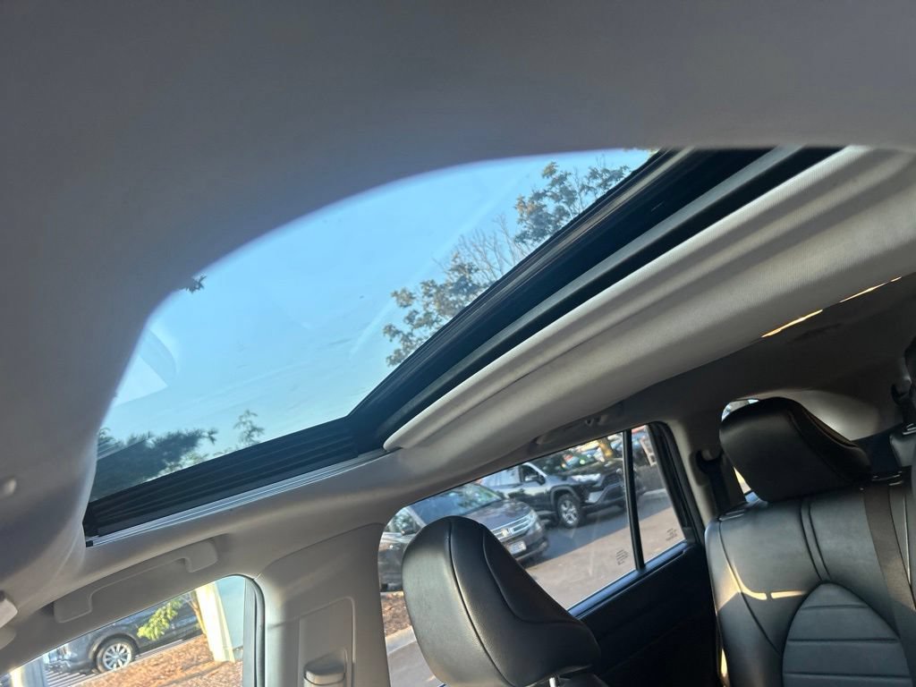 Used 2022 Toyota Highlander XLE AWD/4WD image 21