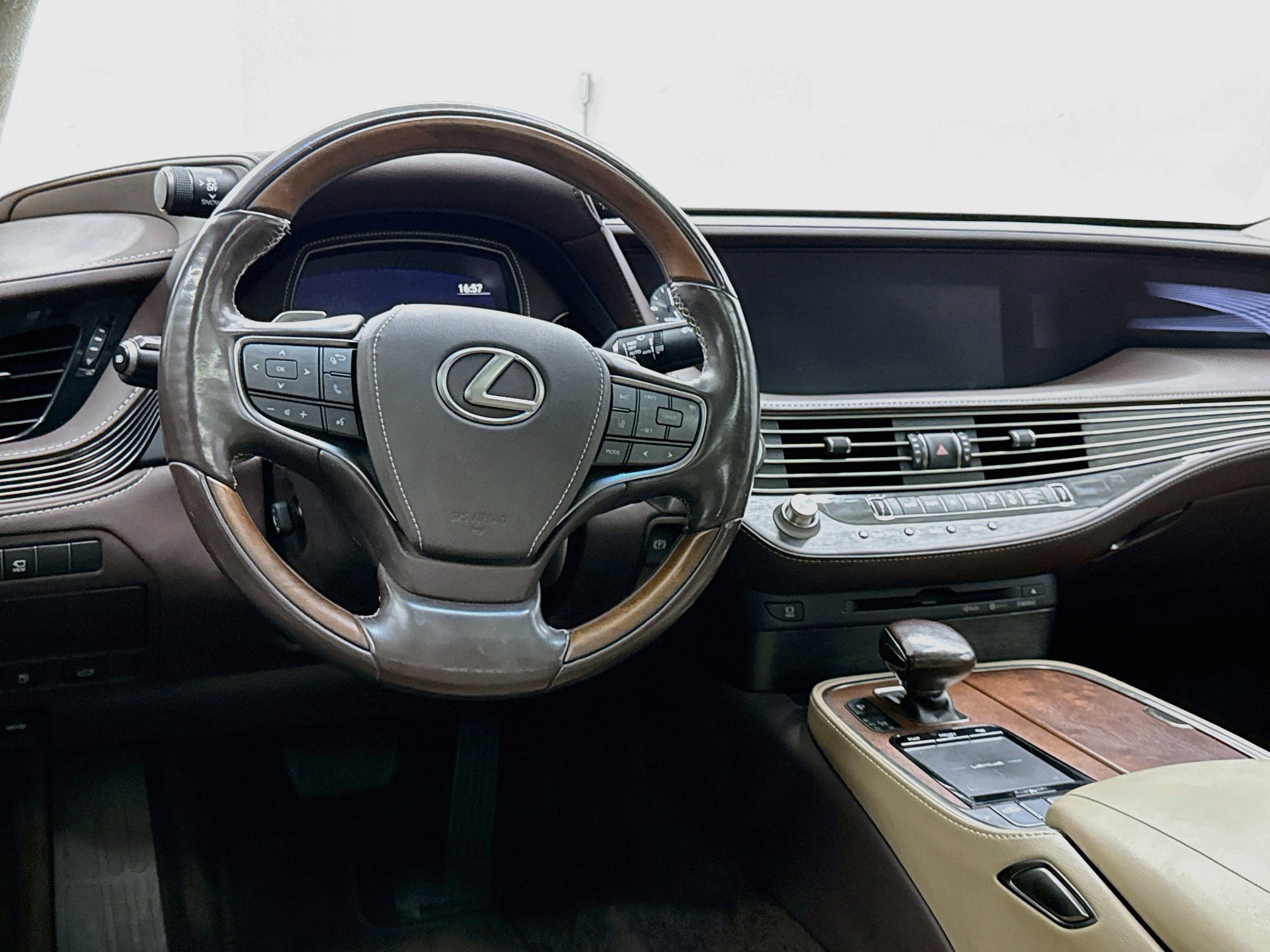 Used 2018 Lexus LS 500 w/ Interior Upgrade Package RWD image 18