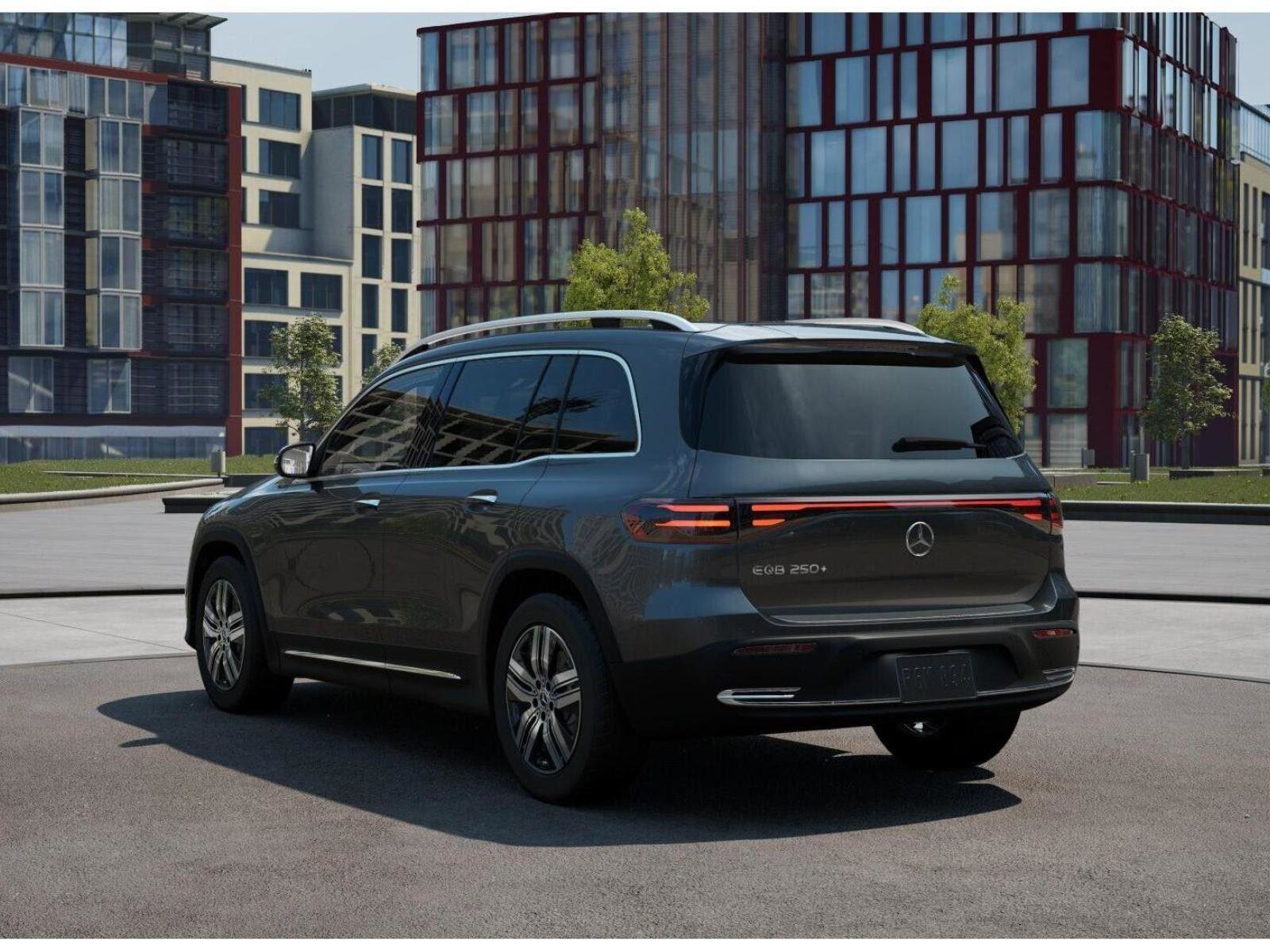 Used 2025 Mercedes-Benz EQB 250+ image 27