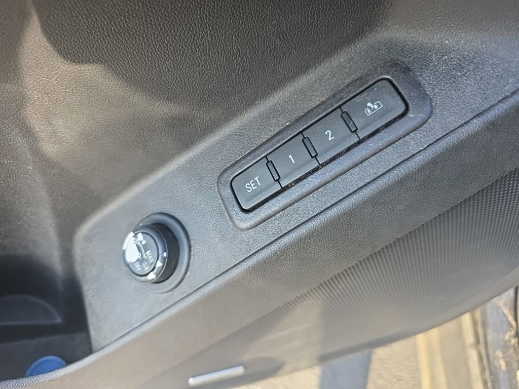 Used 2018 Chevrolet Equinox Premier image 15