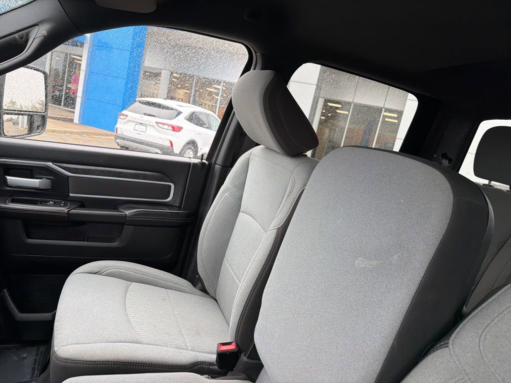 Used 2024 RAM 2500 Big Horn AWD/4WD image 32