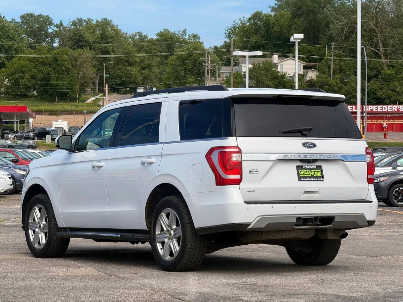 Used 2019 Ford Expedition XLT w/ Equipment Group 202A AWD/4WD image 2