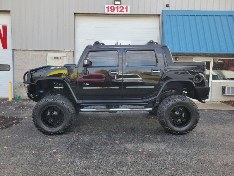 Used 2005 HUMMER H2 SUT w/ Preferred Equipment Group AWD/4WD image 2