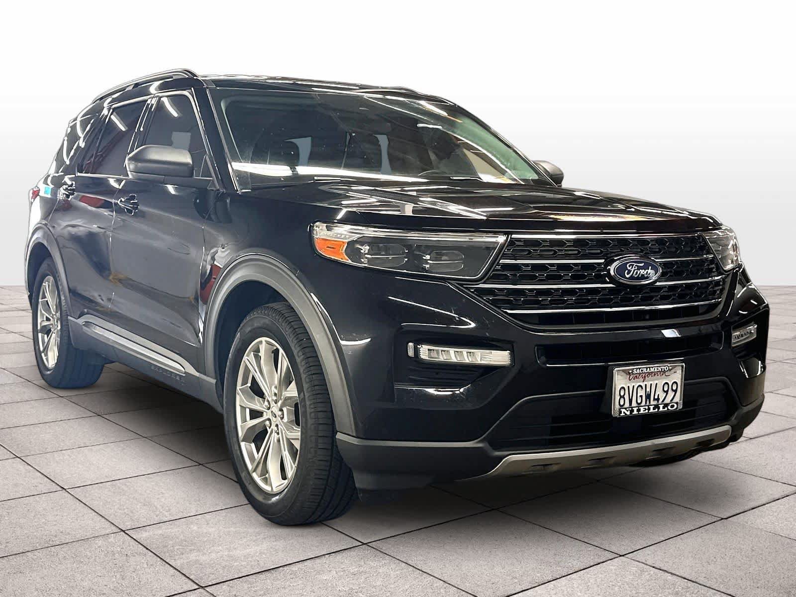 Used 2021 Ford Explorer XLT w/ Equipment Group 202A RWD image 2
