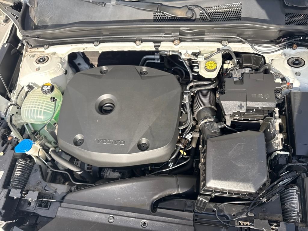 Used 2019 Volvo XC40 T5 Momentum image 28