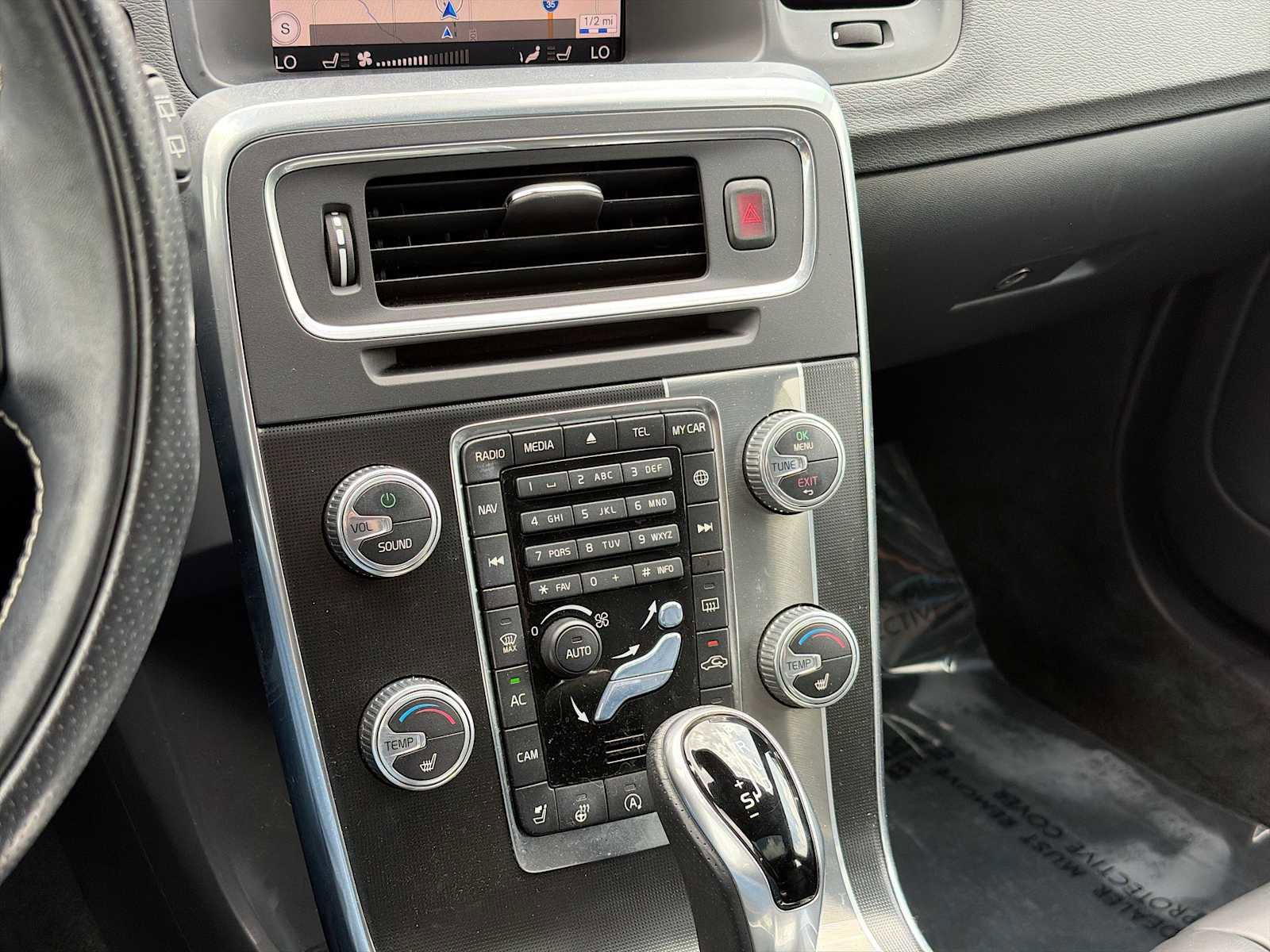 Used 2017 Volvo V60 T6 R-Design Platinum w/ Climate Package AWD/4WD image 23