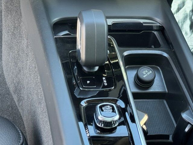 Used 2025 Volvo XC60 B5 Plus image 22