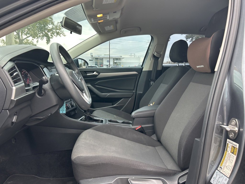 Used 2020 Volkswagen Jetta S image 2