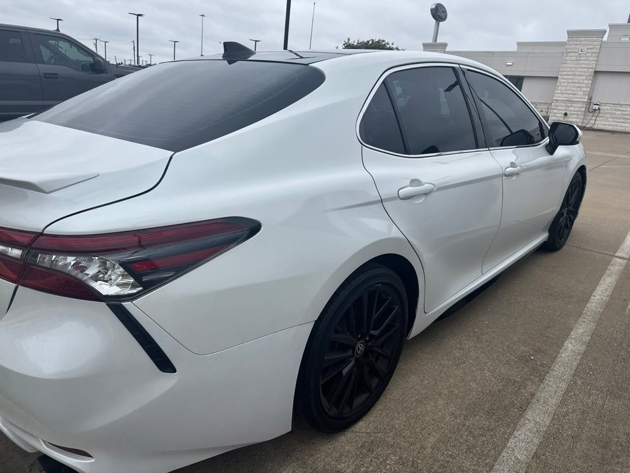 Used 2023 Toyota Camry XSE FWD image 4