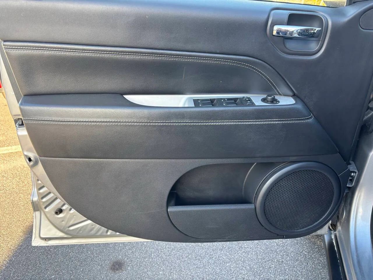 Used 2016 Jeep Compass High Altitude image 13