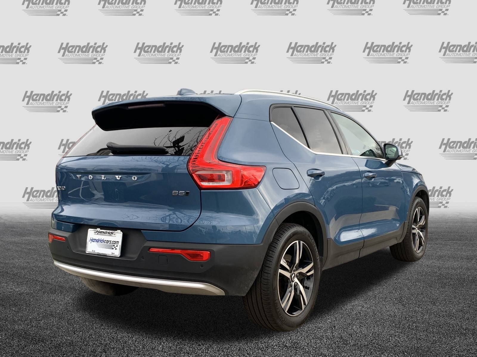 Used 2025 Volvo XC40 B5 Core image 10