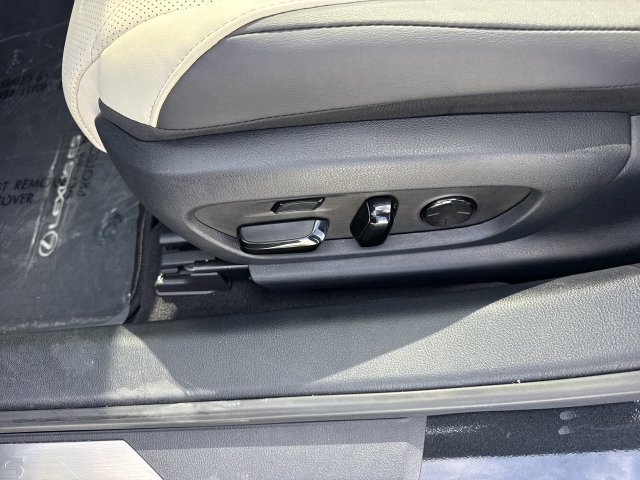 Certified 2025 Lexus ES 350 w/ Technology Package FWD image 12